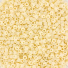 Miyuki delica Perlen 11/0 - Opaque dark cream DB-732